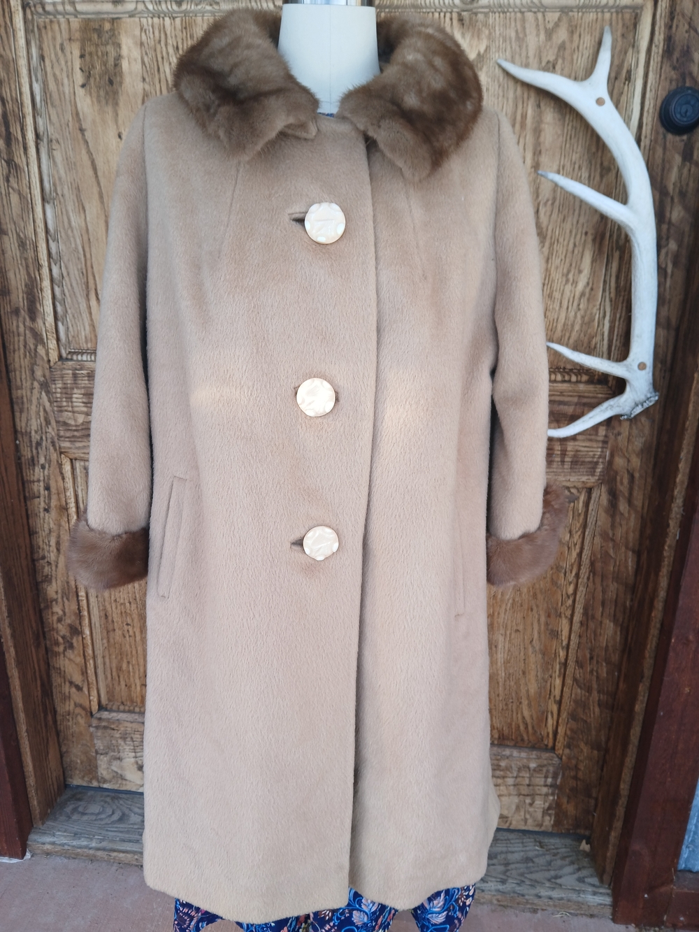 Vintage Women's Camel Wool-Blend Coat with Mink Fur Trim Large